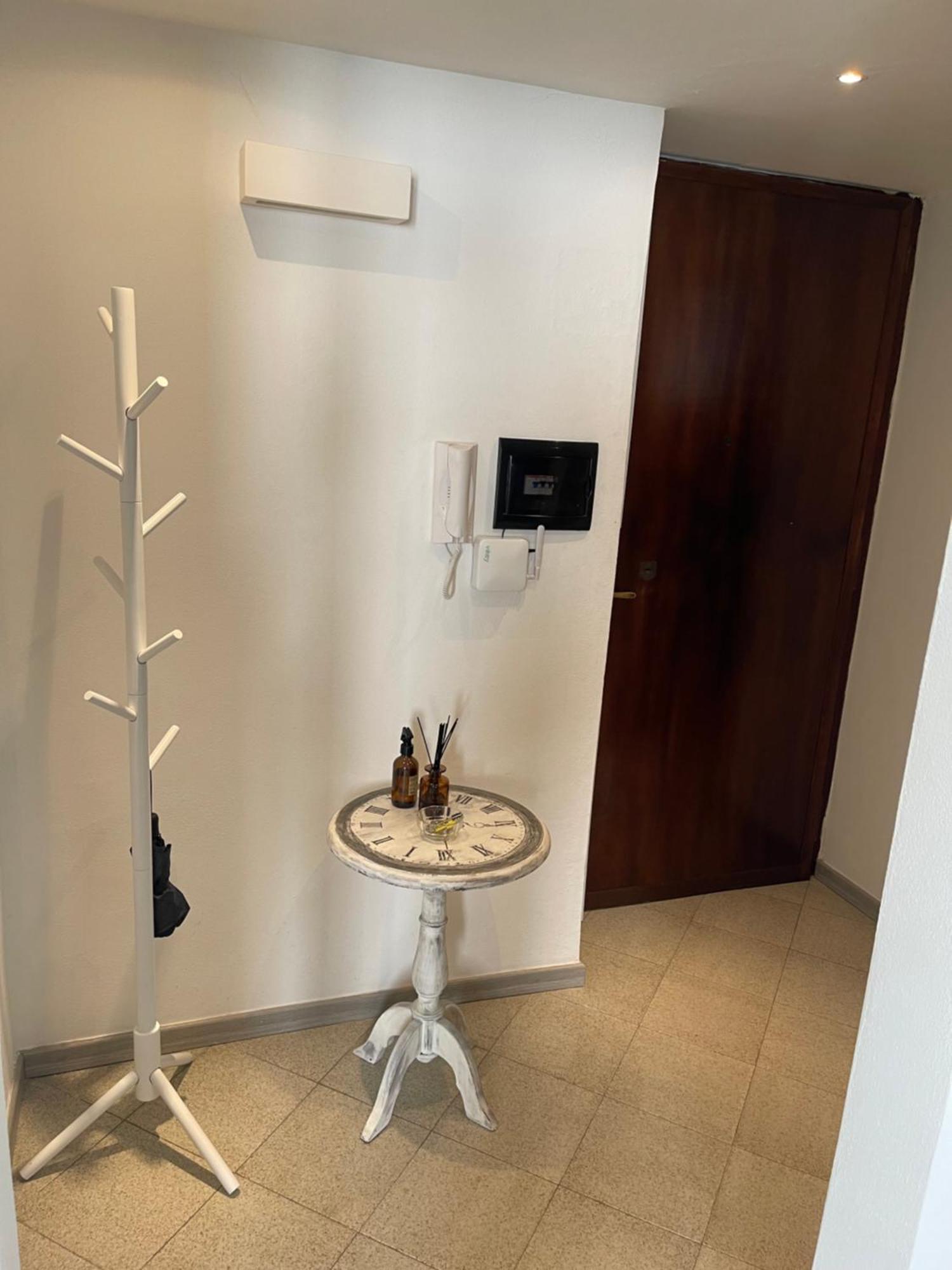 Bilocale Zona Navigli Apartment Milan Bagian luar foto